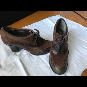 Beautiful brown lace ups